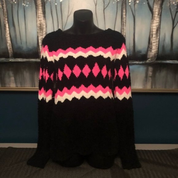 Arizona Black,Pink & White Chevron Soft Fuzzy Sweater Size small - Picture 3 of 9